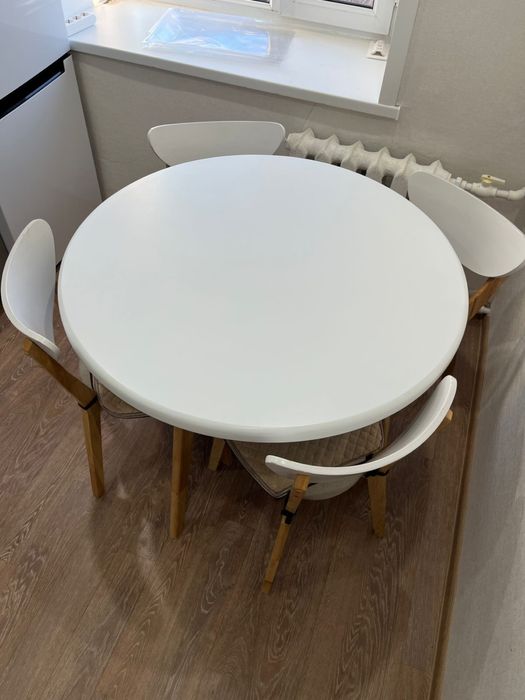 Стол обеденный со стульями