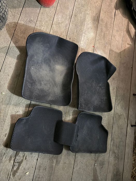 Продам коврики на Гранту