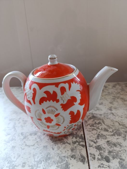 Чайник фарфоровый
