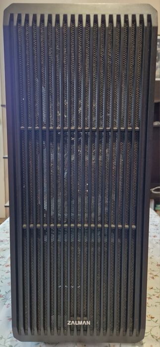 Продава се настолен гейминг компютър и подаръци