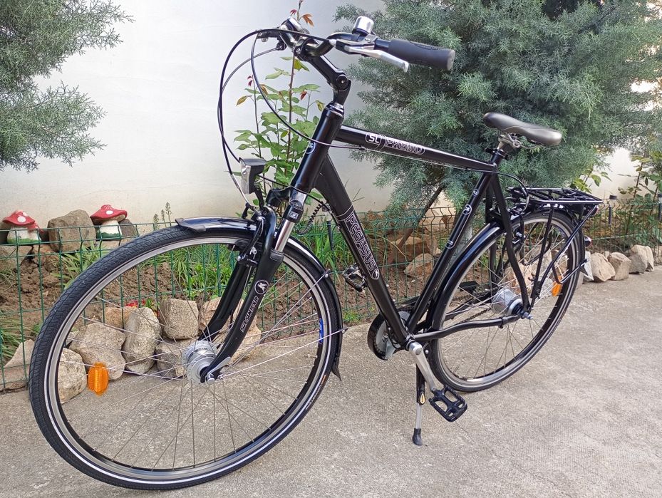Vând bicicletă bărbati Pegasus Premio,de 61 cm,negru,cu 8 viteze butuc NEXUS !