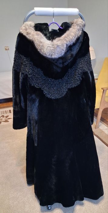 Цигейковая шуба с каракулевыми вставками