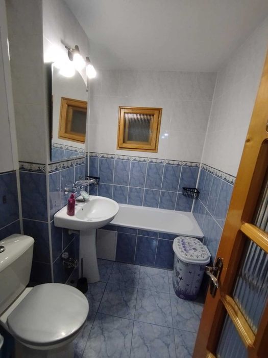 Inchiriez Apartament 3 camere complet mobilat si utilat zona Obcini