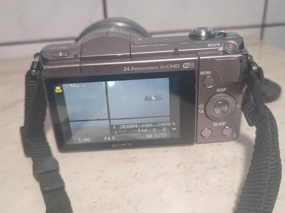 Camera mirrorless Sony A5100 kit cu obiectiv