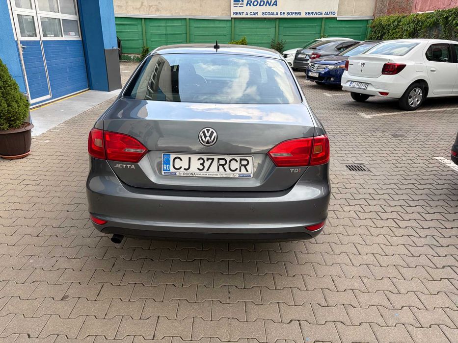 vand VW JETTA ,an fabricatie 2014 ,euro 5 ,200000 km, pret 5200 euro tva inclus