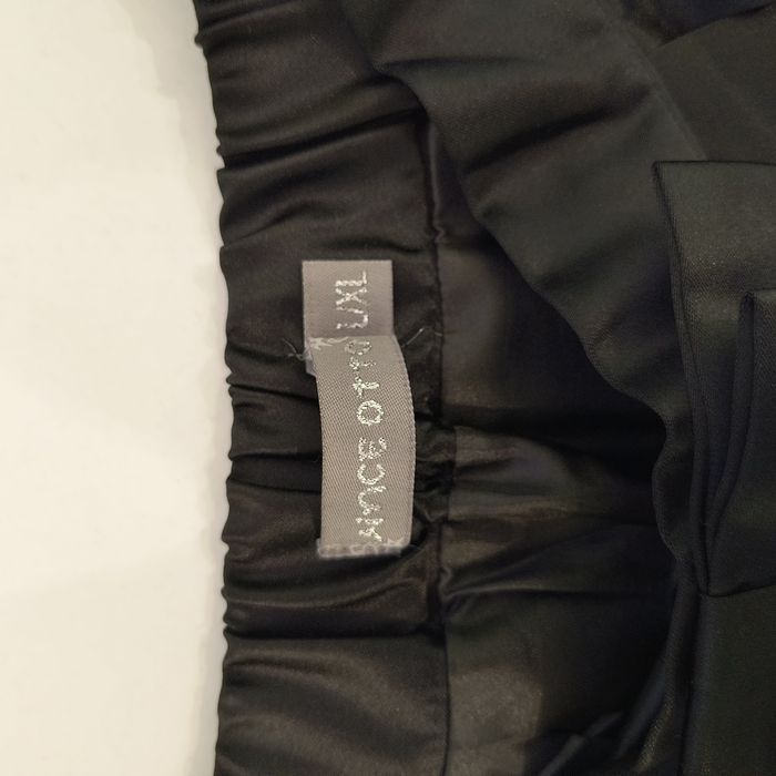 Дамска пола до коляно