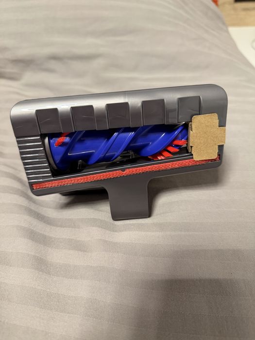 Dyson anti-tangle screw