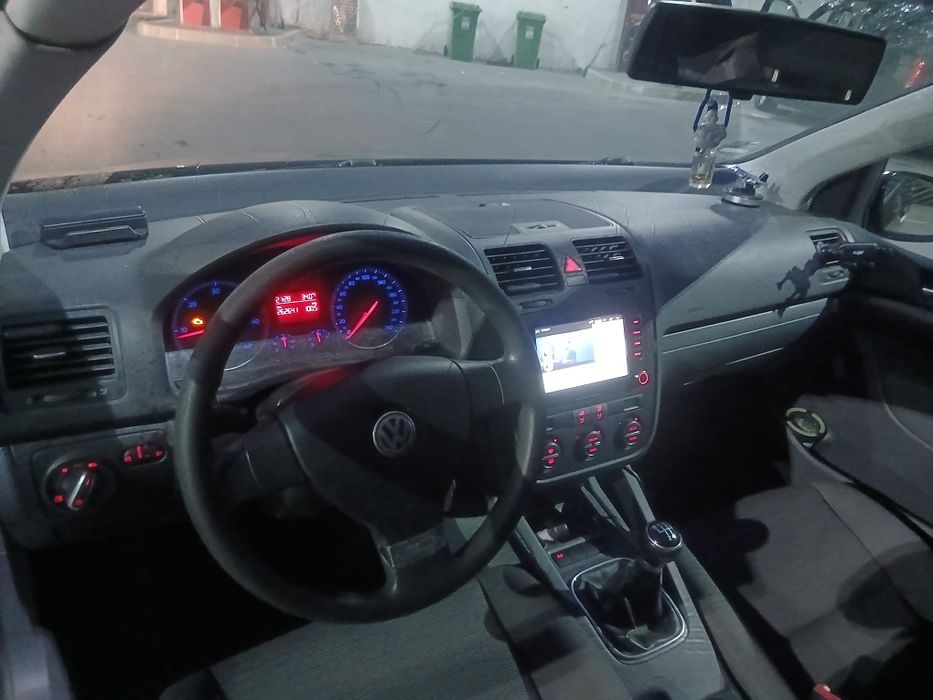 Vând golf 5  înmatriculat