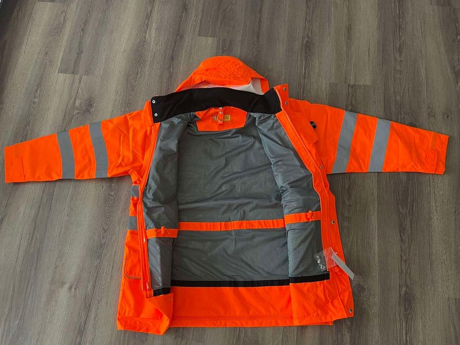 НОВО водоустойчиво двойно яке, подходящо за целогодишно ползване.