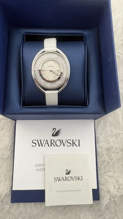 Часовник Swarovski