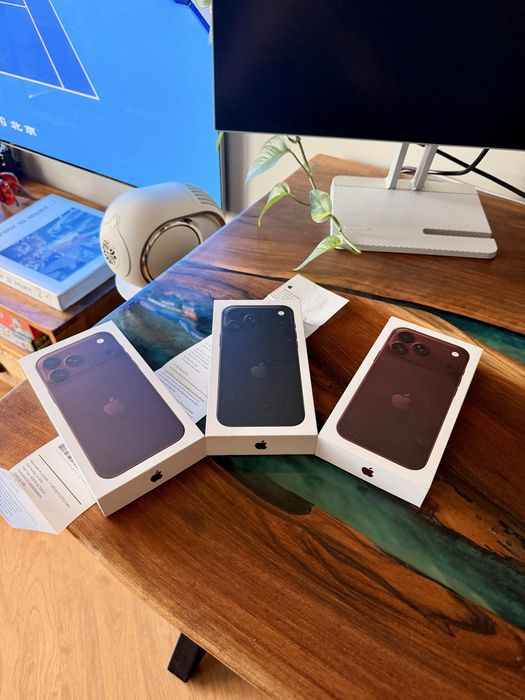 iPhone 18 Pro Max 256 GB Burgundy & Black