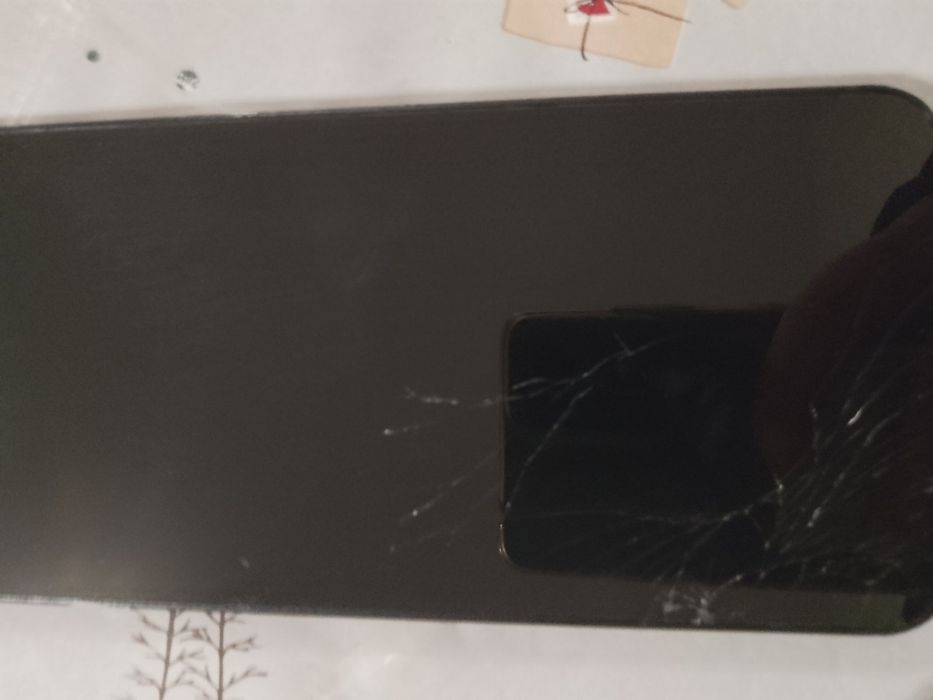 Samsung A05s...спукан дисплей ,работи безпромно!