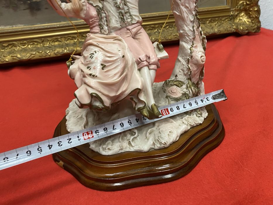 Италианска фигура от бисквитен порцелан от 1960 г capodimonte