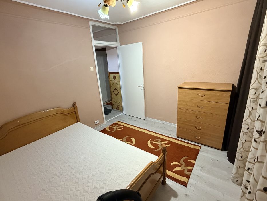 De inchiriat Apartament 3 camere decomandat
