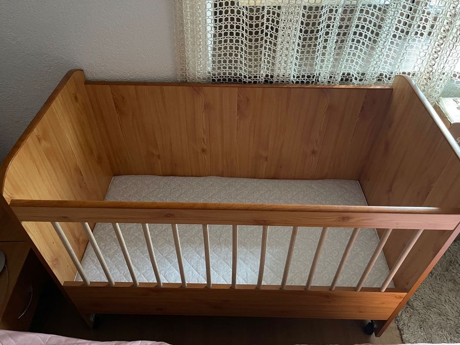 Pătuț cu sertar și saltea inclusa