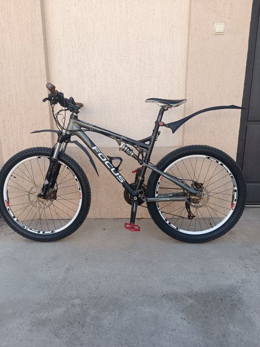 Двухподвесний неметский велосипед focus