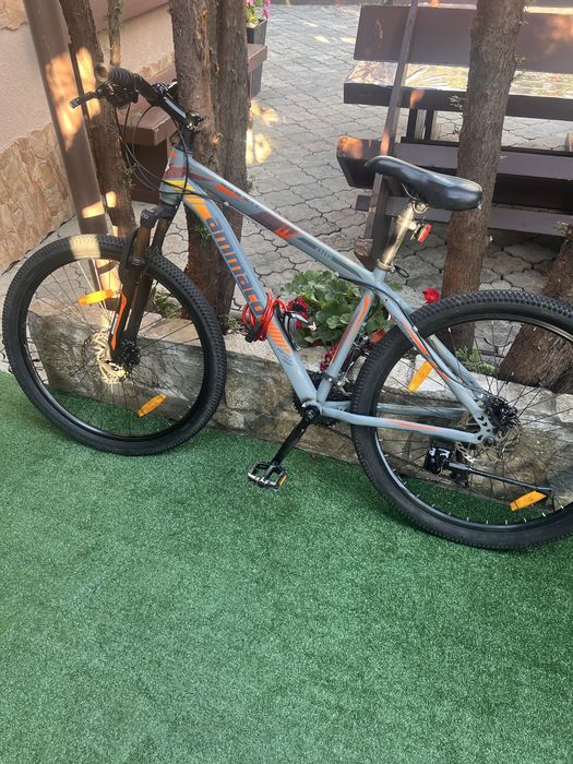Vand bicicleta pret negociabil.
