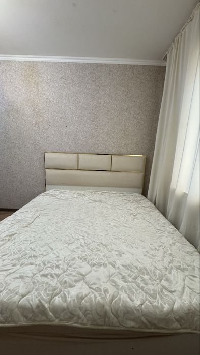 двуспальная кровать