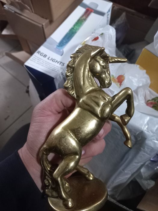 Cal unicorn din bronz