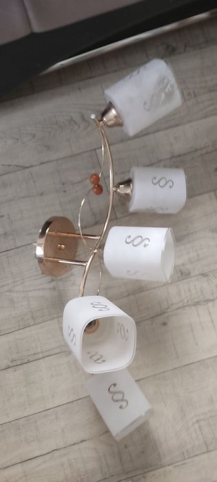 Отдам бесплатно люстру