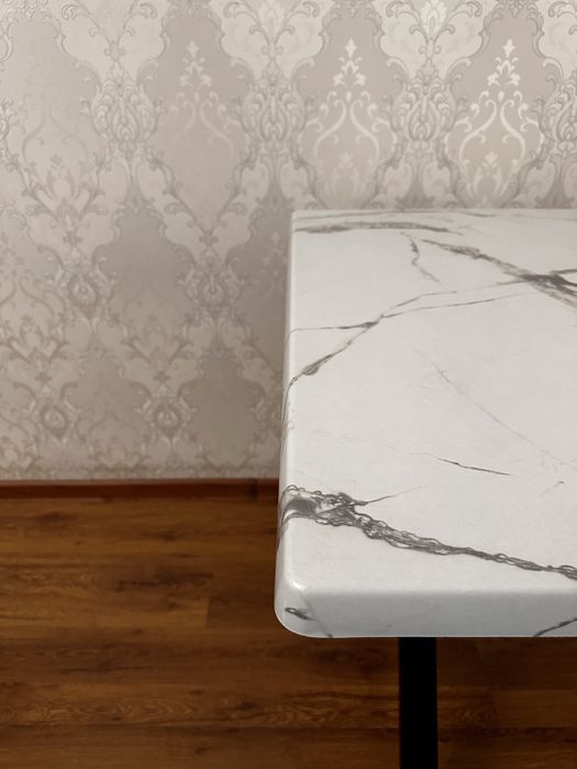 Стол из искуственного камня