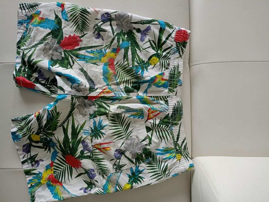 Vând bermude sport bărbătesti,Divided, produs de calitate mărimea L, i