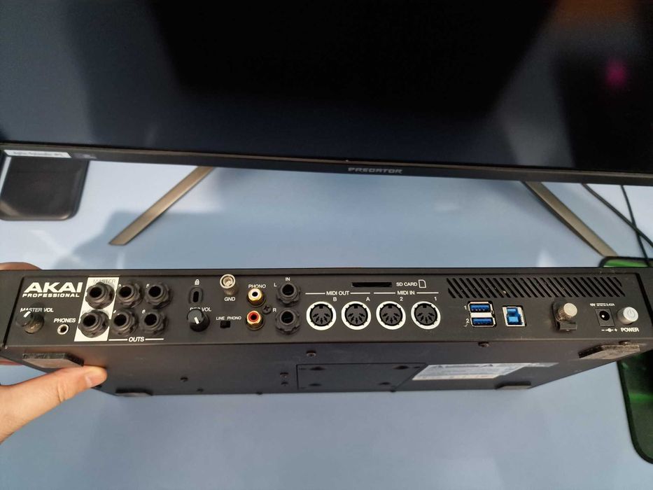 AKAI MPC Live Aparat Productie Muzica