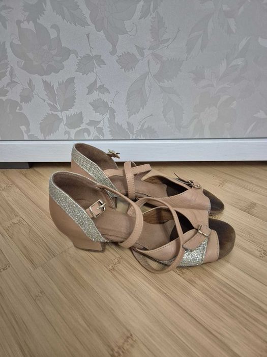 Pantofi dans sportiv bej cu sclipici mar 33