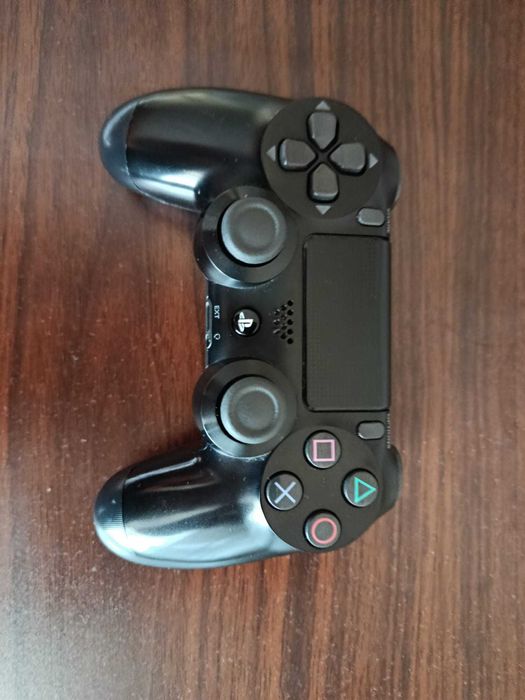 Playstation 4 slim 1tb + 1 джойстик и необходимите кабелите