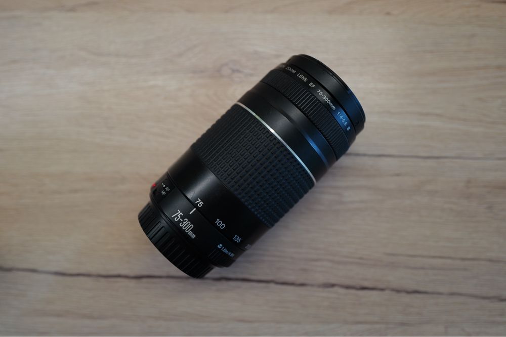 Obiectiv foto Canon  EF 75-300mm 1:4-5.6 III stare buna