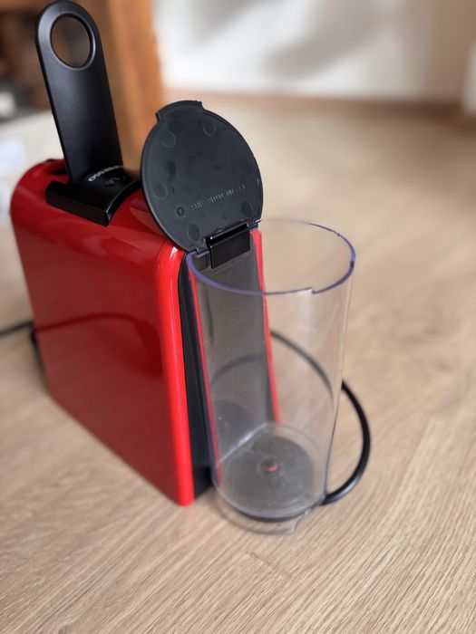 Aparat Nespresso + 140 capsule