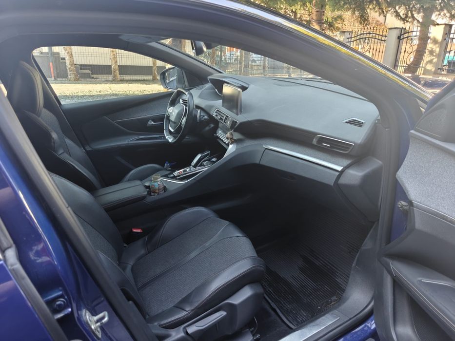 Vând Peugeot 3008