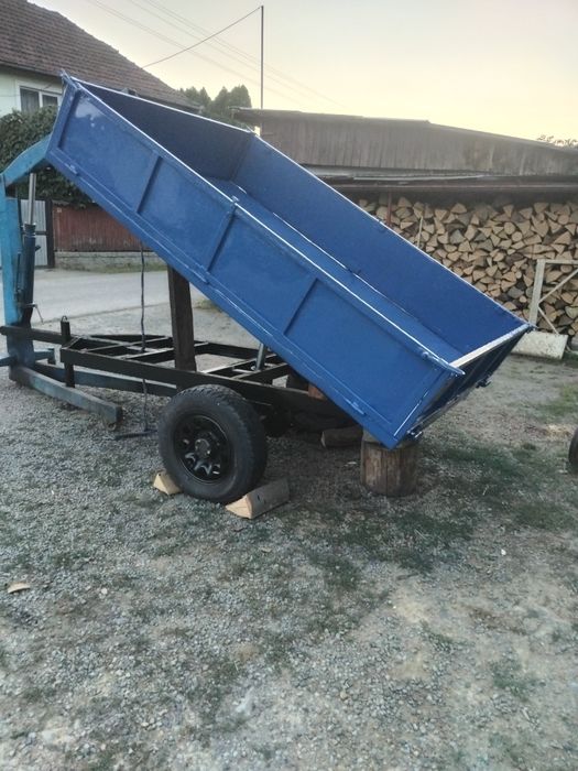 Vând remorca basculabila pt tractor