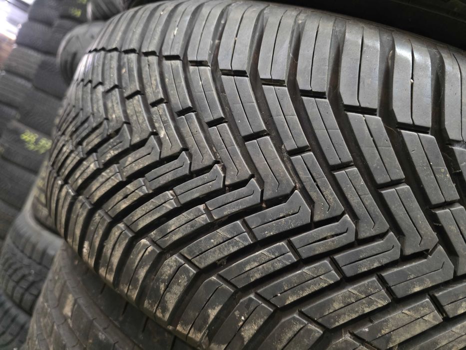 2бр Всесезонни гуми 235 55 18 - Continental - DOT 2023