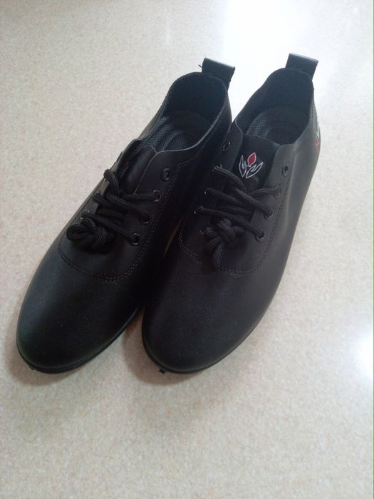 Кроссовки из эко кожи