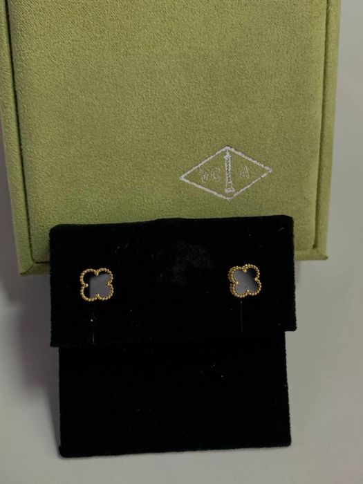Серьги от Van Cleef