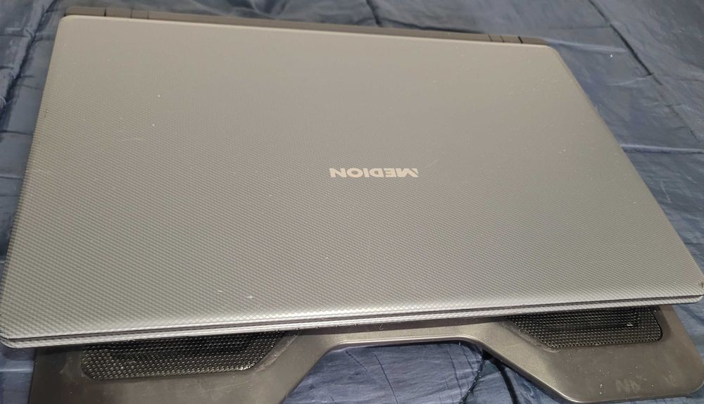 Laptop gaming Medion I5-6200 8Gb DDR4 120Gb SSD 1Tb HDD GTX 940M 2Gb