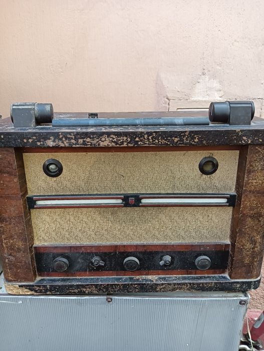 Radiouri vechi de vânzare