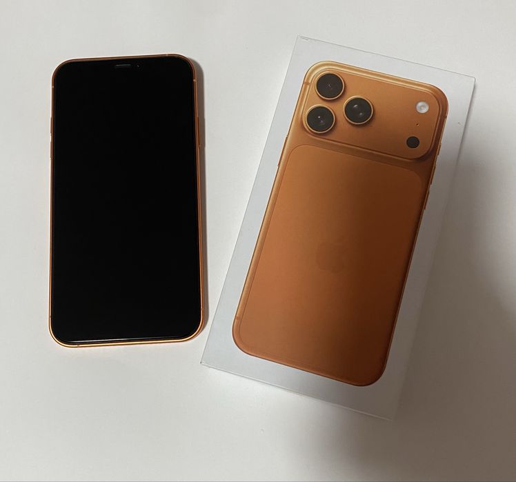 iPhone XR 256 GB в корпусе под iPhone 17 Pro