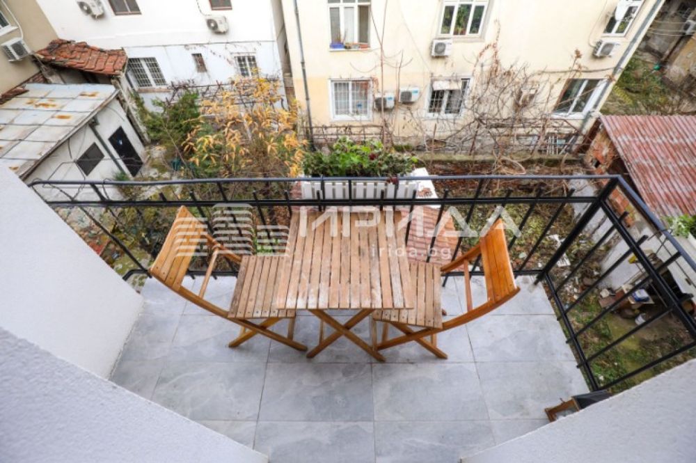 Двустаен апартамент в центъра