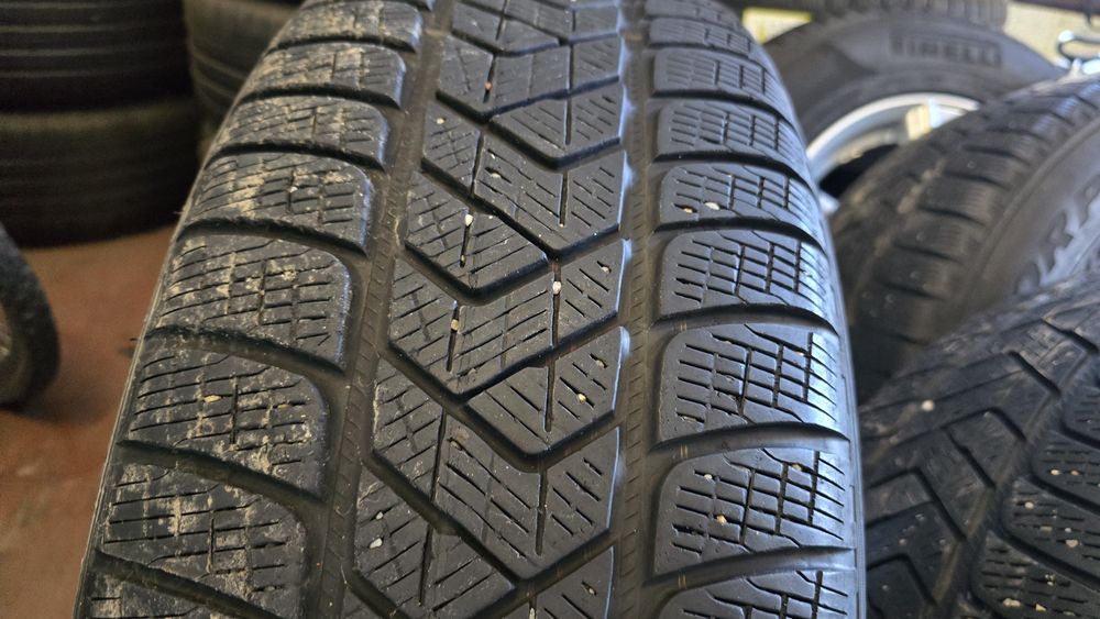 Anvelope iarna 235 65 18