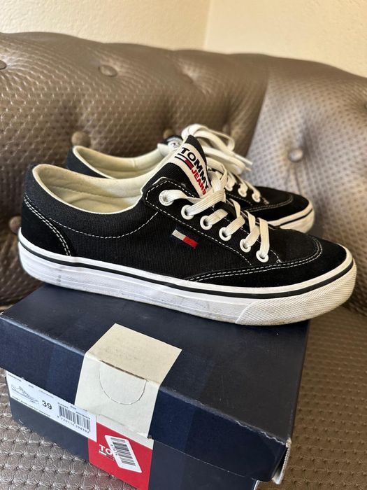 Încaltaminte Tommy Hilfiger , pentru barbati ,marime 39 eur