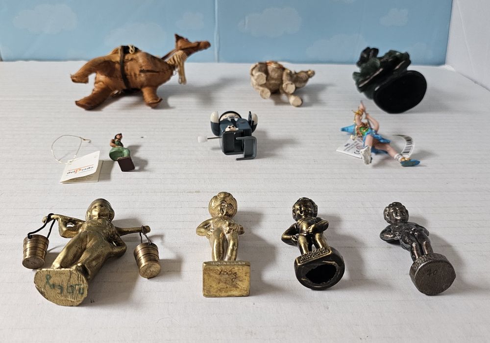 Lot figurine din bronz și alte materiale