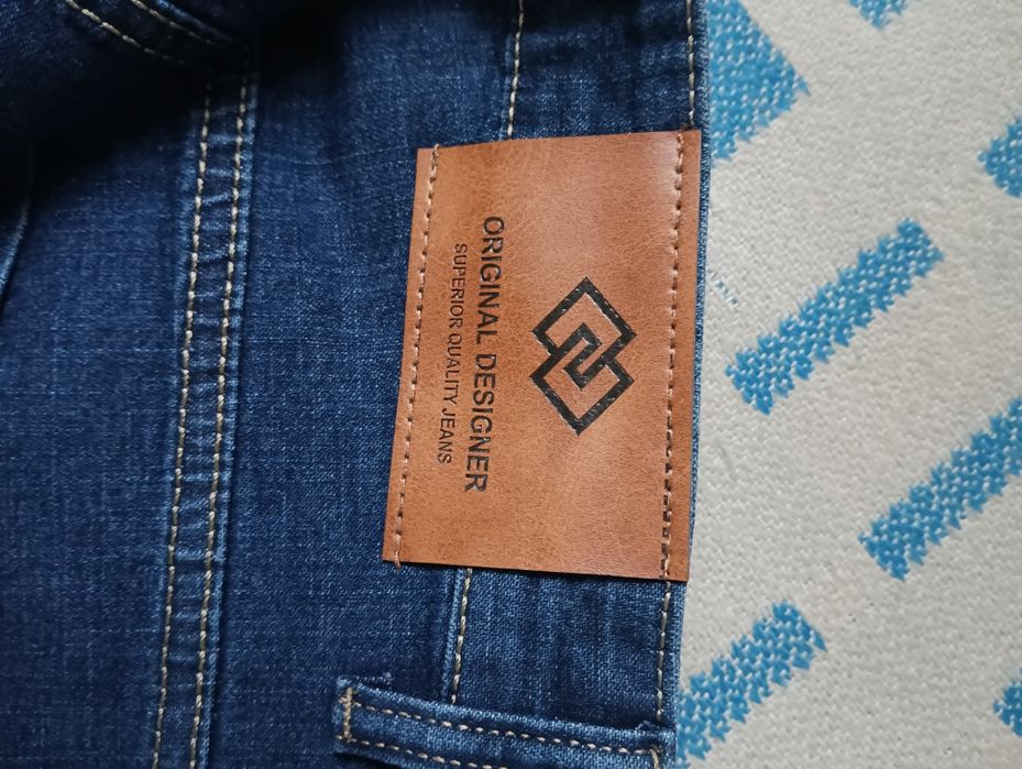 Джинсы подростковые размер 30.