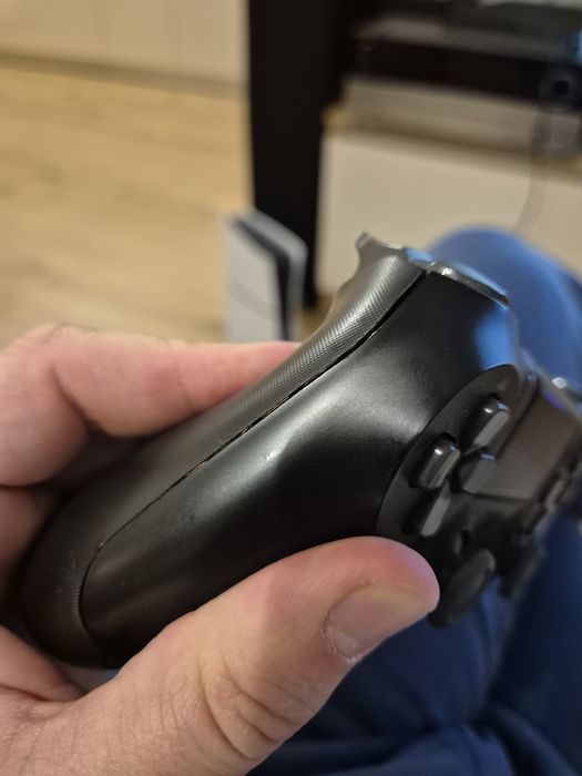 Playstation 4 с един джойстик