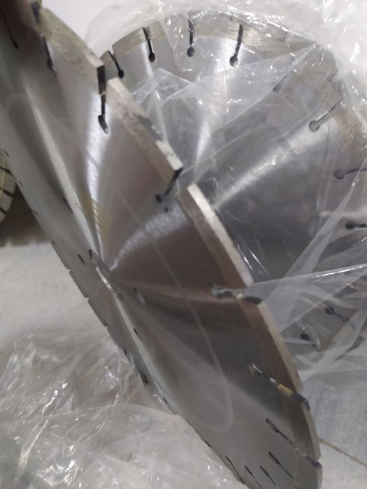 Almazniy disk. Алмазный диск. Диаметрь 400.