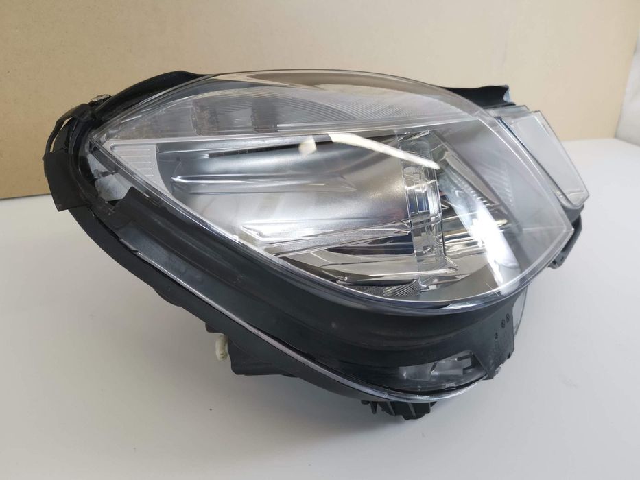 Фар Десен Ксенон Адаптивен Мерцедес-Бенц Е-Клас / Mercedes-Benz E-Clas