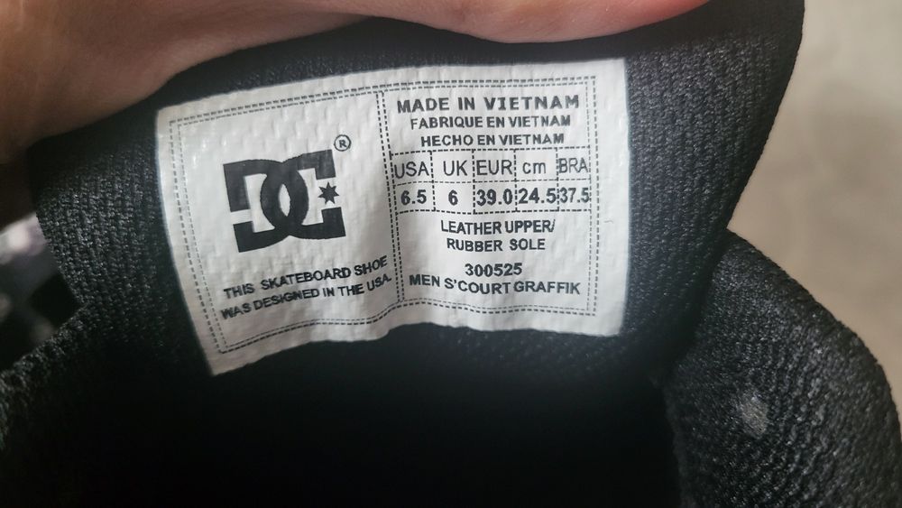 Кроссовки стильные