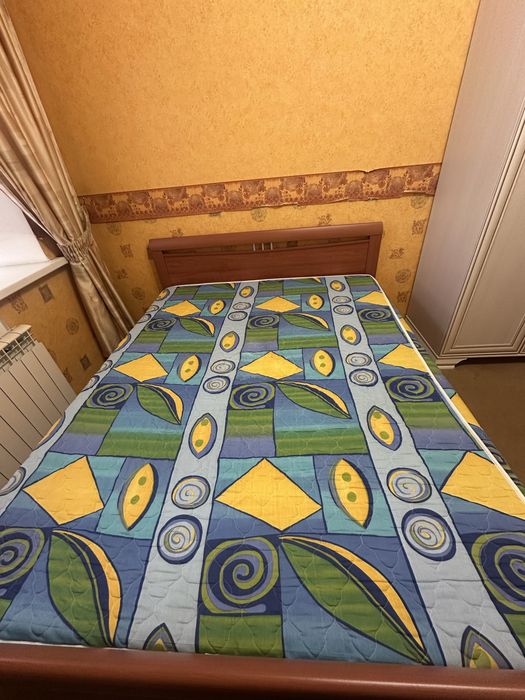 Двуспальная кровать с матрасом