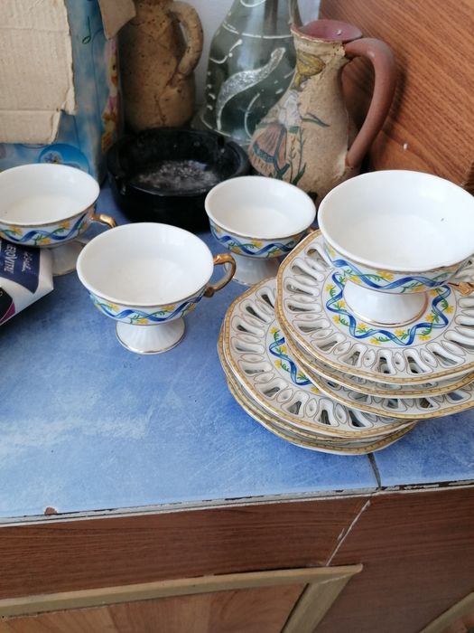 Vînd 3 seturi cafea pentru vitrină 100lei